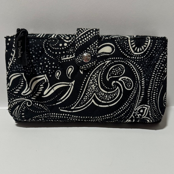 Vera Bradley RFID Wallet – Stellar Paisley Black & White (Retired Pattern 2023) - Picture 4 of 7
